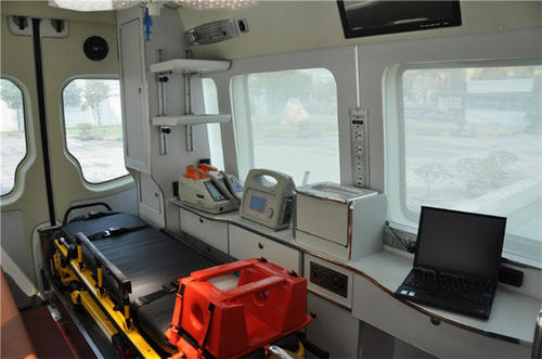 襄城县救护车内部